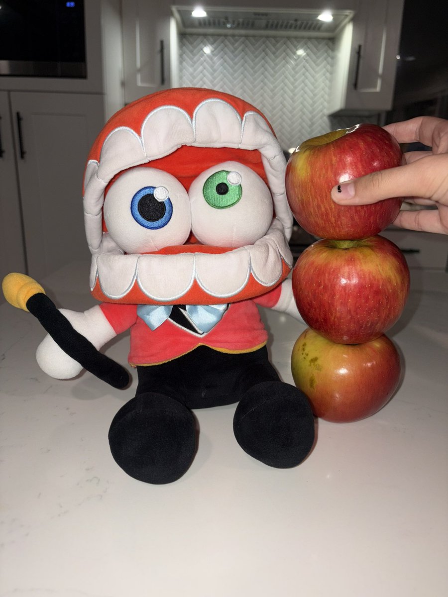 forgetmaenott's tweet photo. three apples tall https://t.co/O9f9yXTDq5