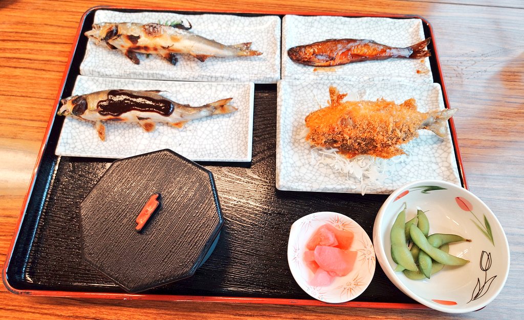 shrinker661's tweet photo. 今日はお昼は鮎の定食。
塩焼き、田楽、甘露煮、フライと色々楽しめて満足。 https://t.co/pvROqi1rPC