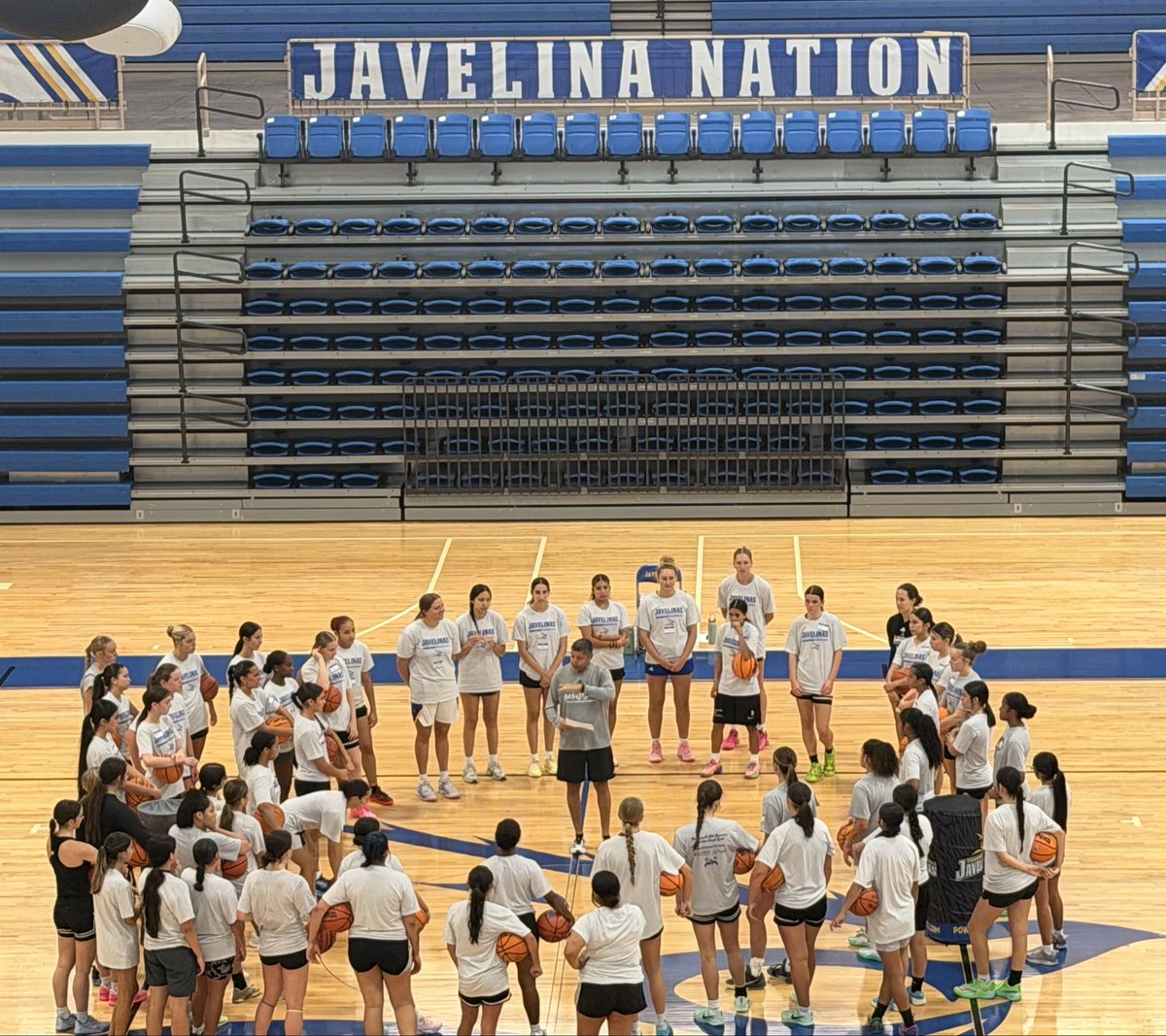 PLJackson228's tweet photo. Thankful for the opportunity to attend 🏀 camp today @Javelina_WBB 🐗
Thanks @MadridHoops and @KatieLemanski5 for the feedback. #studentathlete #javCOURAGE #improvementseason #classof2027 https://t.co/t2l0LP33Fr