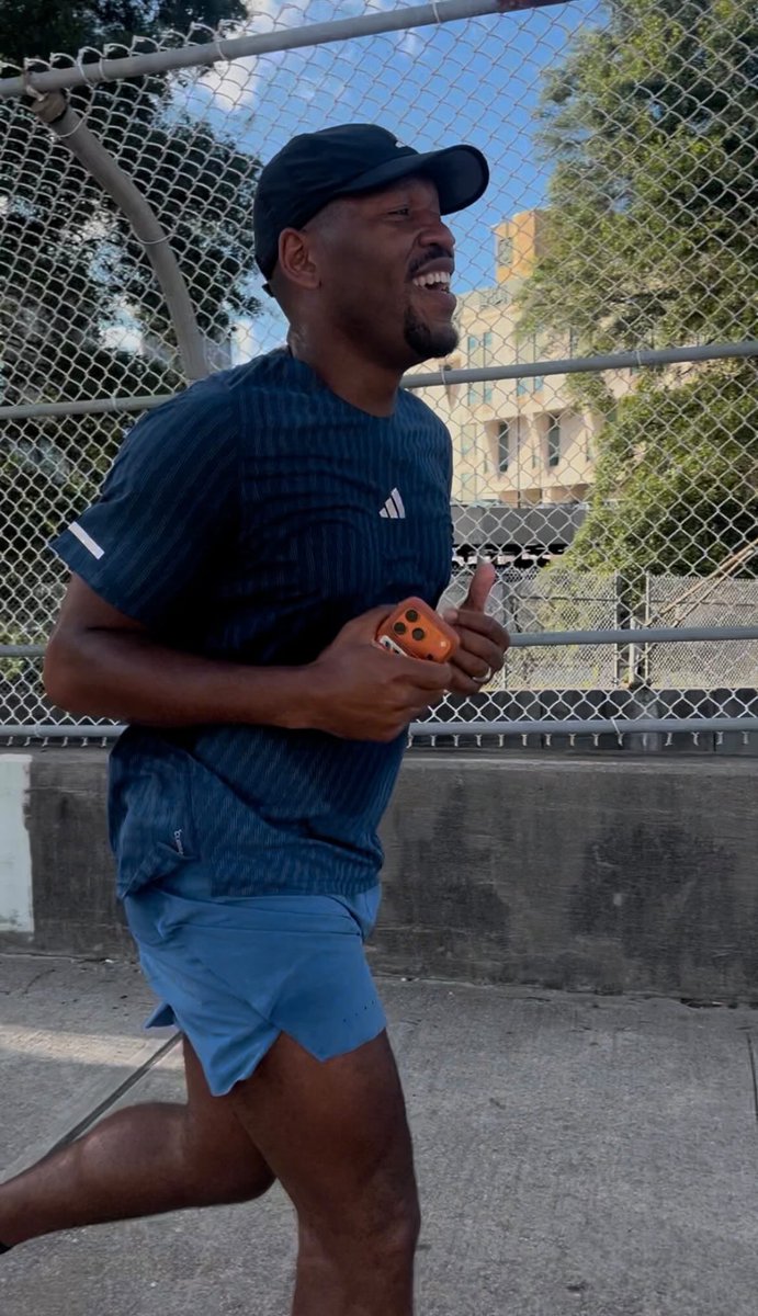 SadityPlayboy's tweet photo. Running to something.... https://t.co/ouPubwCajW