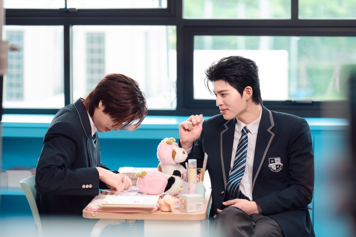 MoshiMoshiTH's tweet photo. ✨ ทาด้าาา~ ไอต้าวคนดื้อทั้งหลาย 💖🥰

พี่โมชิขอพาทุกคนมาแอบส่องภาพเบื้องหลังการถ่ายทำ Friend of Moshi Moshi กับ พี่ปอนด์ และ พี่ภูวินทร์ มาฝากกันน 📸✨

เป็นไงกันบ้างงง~ น่าร้ากส์ ช่ายมุ้ยยย 🫠💘✨

#WriteOurFirstLoveStory
#MoshiMoshixPondPhuwin
#FriendofMoshiMoshi
#MoshiMoshi #โมชิโมชิ
#PondPhuwin #폰푸