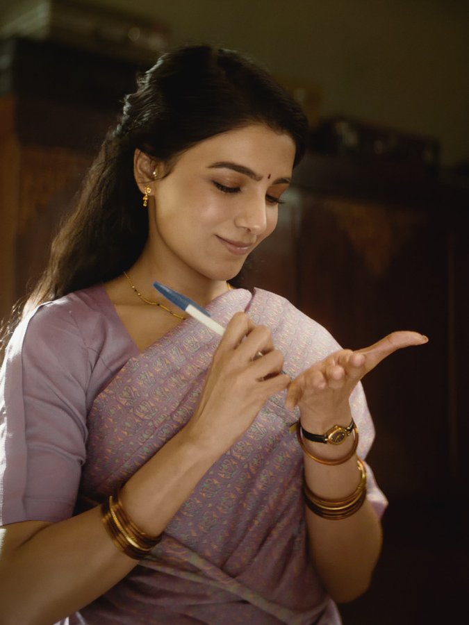 jerinGeorgekut2's tweet photo. #MaaIntiBangaaram Official 100 CRORES Poster will arrive today evening or tomorrow Morning : ✊💥

Trade numbers also inching closer to that Mark 📈🔥

@Samanthaprabhu2 — ❤‍🔥

#Samantha #MaaIntiBangaaram https://t.co/wJWJF5TEUk