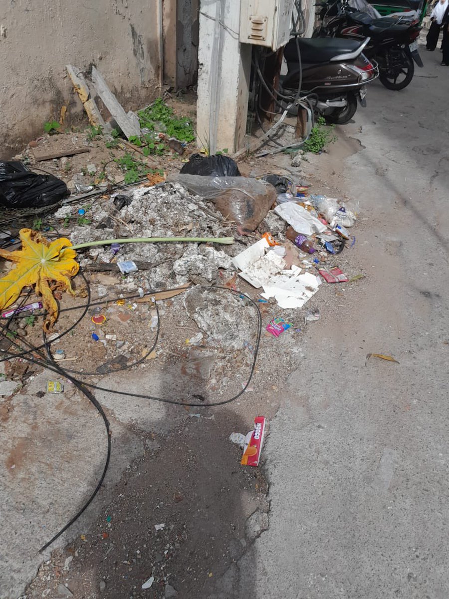 mbaswaraj's tweet photo. Sir
We request to pick the silt laid on road for almost few days.Locals throwing garbage thinking its a garbage dumping place.Please respond as it is in front of school.@CommissionrGHMC 
Devoni kunta,Vijaya nagar colony
9000958447 @DC_12Mpatnam @GHMCOnline https://t.co/rjAIAyKpiS