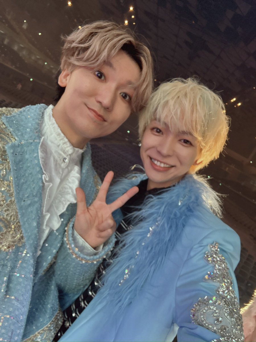 Taroumaru81's tweet photo. せいちさんと
WITHがいなければ僕たちはいません。
兄貴分であり戦友であり家族のような存在です。これからも背中を追いかけ続けます

EZ DO DANCEの時、モニターで殿を応援していたら完璧なタイミングで無茶なこと辞めろおおおおと叫んでくれました笑
#キンプリスパライ https://t.co/02tz9SVOme