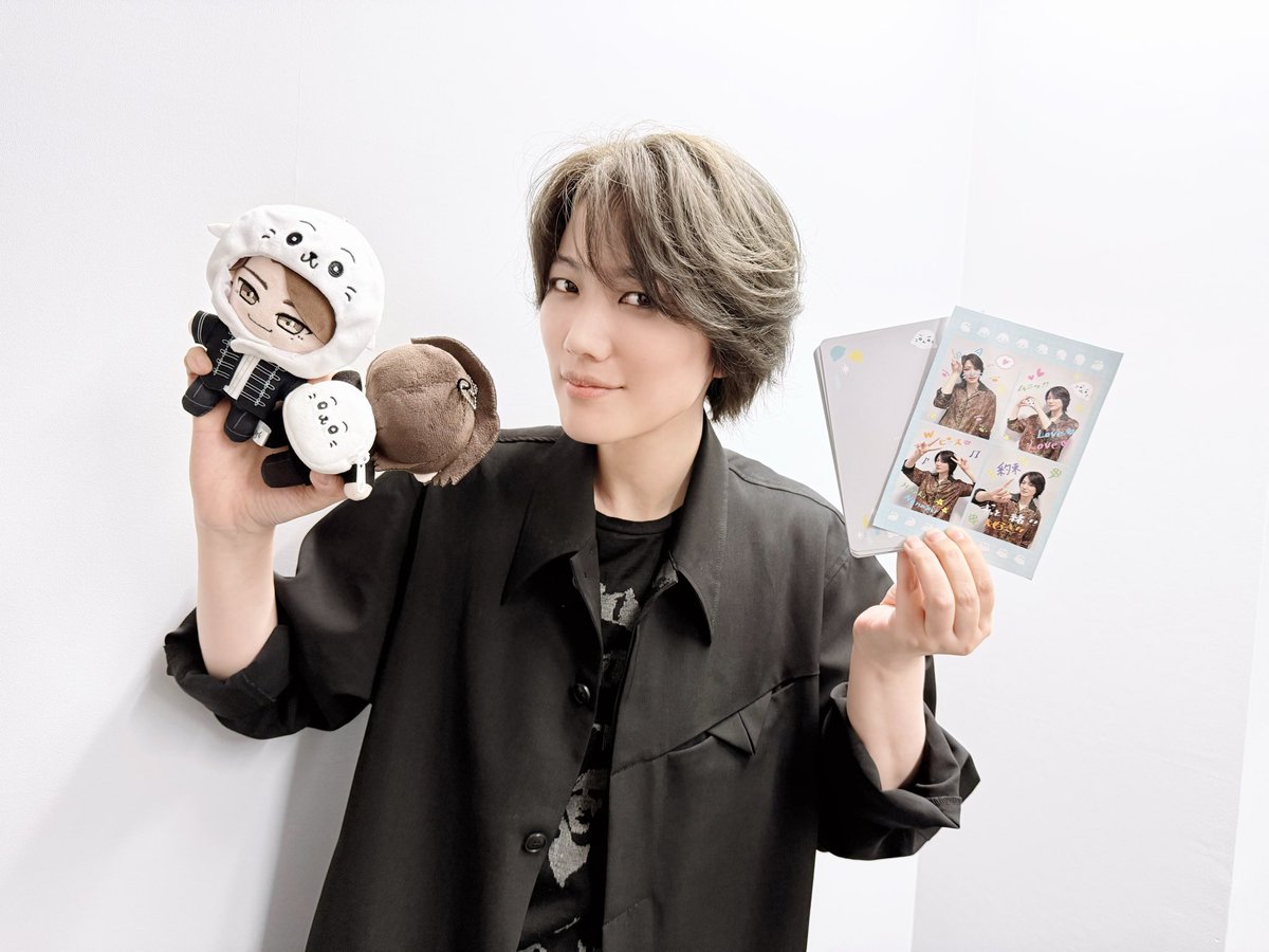 hiroki773staff's tweet photo. ＼✨#七海ひろき FC限定グッズ受注開始✨／

今回は、《プリクラ風シール付きの773くん柄シール帳》と《七海ぬいのお着替えセット》です‼️どちらも、持ち歩きたくなる可愛さとなってます🦭

🛍️受注期間: 7/8(水)23:59まで

FCサイトへログイン後[GOODS]からご確認下さい✨
https://t.co/gVscGk4G7P https://t.co/DbgyfS02O9