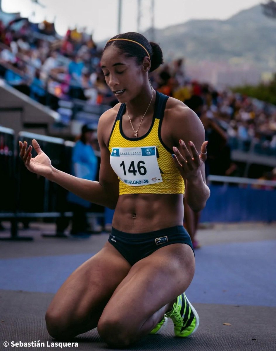 IDRD's tweet photo. ¡Buen balance! Con ocho medallas (3 de oro, 2 de plata y 3 de bronce) para Colombia, terminó el #EquipoBogotá su participación en el Campeonato Panamericano Mayores de Atletismo, disputado en Medellín. 💛❤️

Los oros fueron conseguidos por Ronal Longa (100 mts planos), María Fernanda Murillo (heptatlón) y Melany Bolaños y Lina Licona (4x400 relevo femenino); las platas fueron de Carlos Sanmartín (5.000 mts), Melany Bolaño y Lina Licona (4x400 mts relevo mixto). Y los bronces para Eider Arévalo (Media Maratón Marcha), Lina Licona (400 mts planos) y Carlos Palacios (4x100 mts relevo masculino). 

Longa hizo récord personal, nacional y suramericano; Murillo pasó a ser segunda en el escalafón nacional y puso récord nacional en los 100 metros vallas (una de las pruebas del heptatlón); y Bolaño y Licona hicieron récord nacional en el 4x400 mts femenino. Los cuatro clasificaron a los Juegos Panamericanos Lima 2027. 🔥

📸 Sebastián Lasquera/Consudatle.