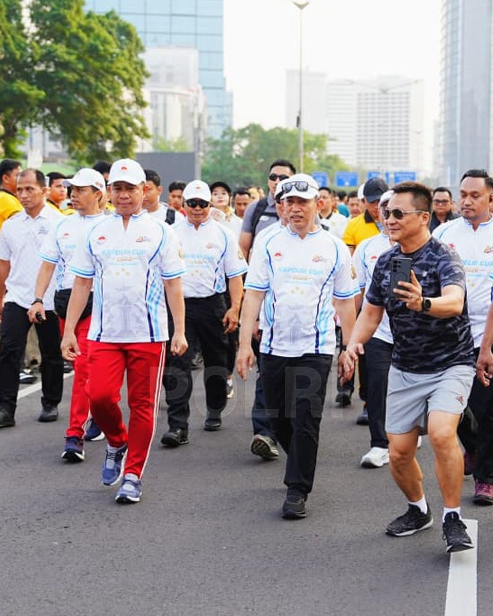 Humas_ResPBG's tweet photo. Kapolri Jenderal Polisi Drs. Listyo Sigit Prabowo, https://t.co/6Ex7Jjmye1., memimpin serangkaian Pekan Olahraga Polri 2026 dalam rangka menyambut Hari Bhayangkara ke-80. https://t.co/nzC9xUcd92