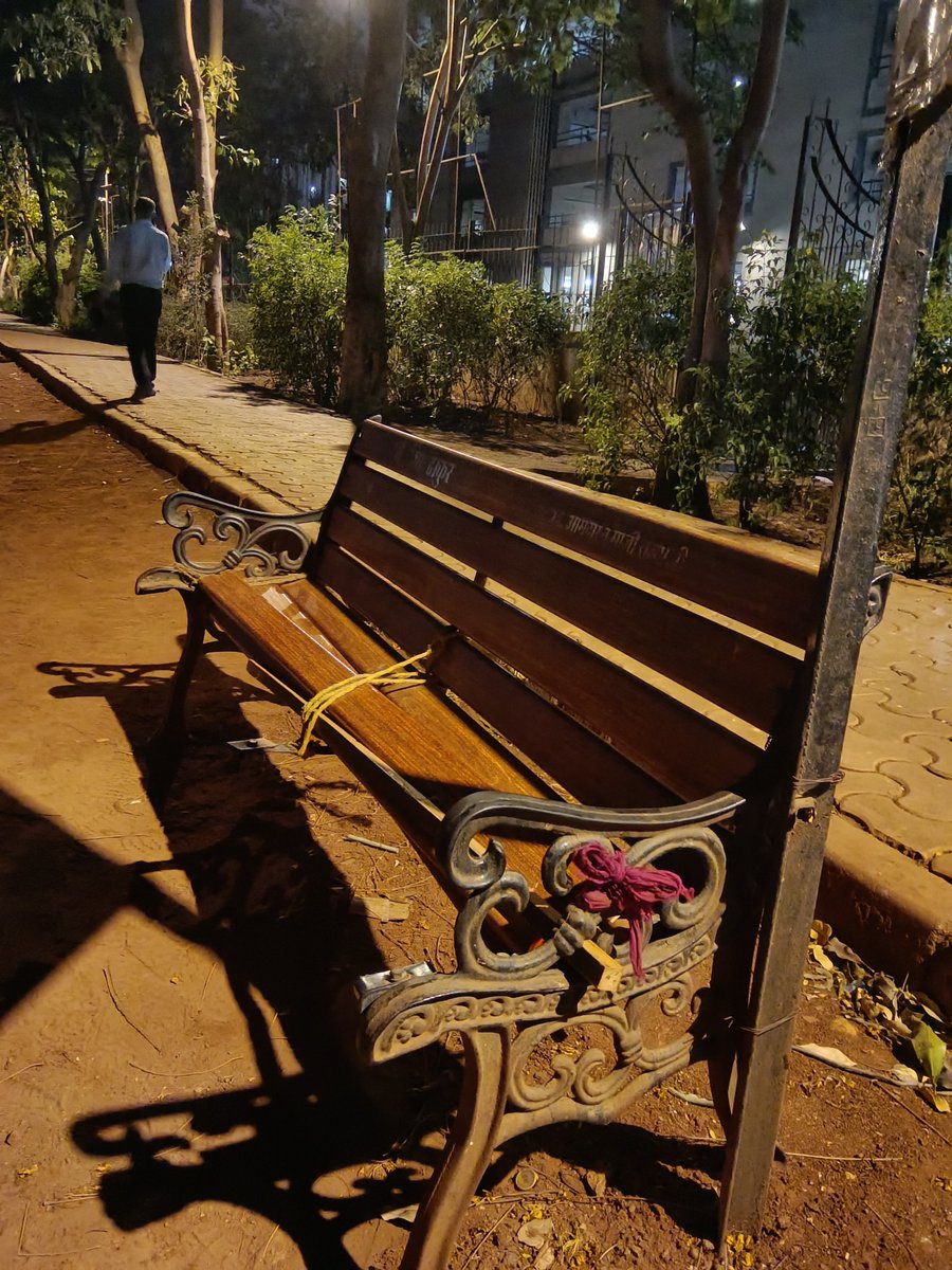 leenajchimote's tweet photo. @mybmcWardPS @mybmc @AmolGKirtikar broken bench at chatrapati shambhaji maharaj maidan near kotkar compound goregaon east https://t.co/mAWqpB21vw