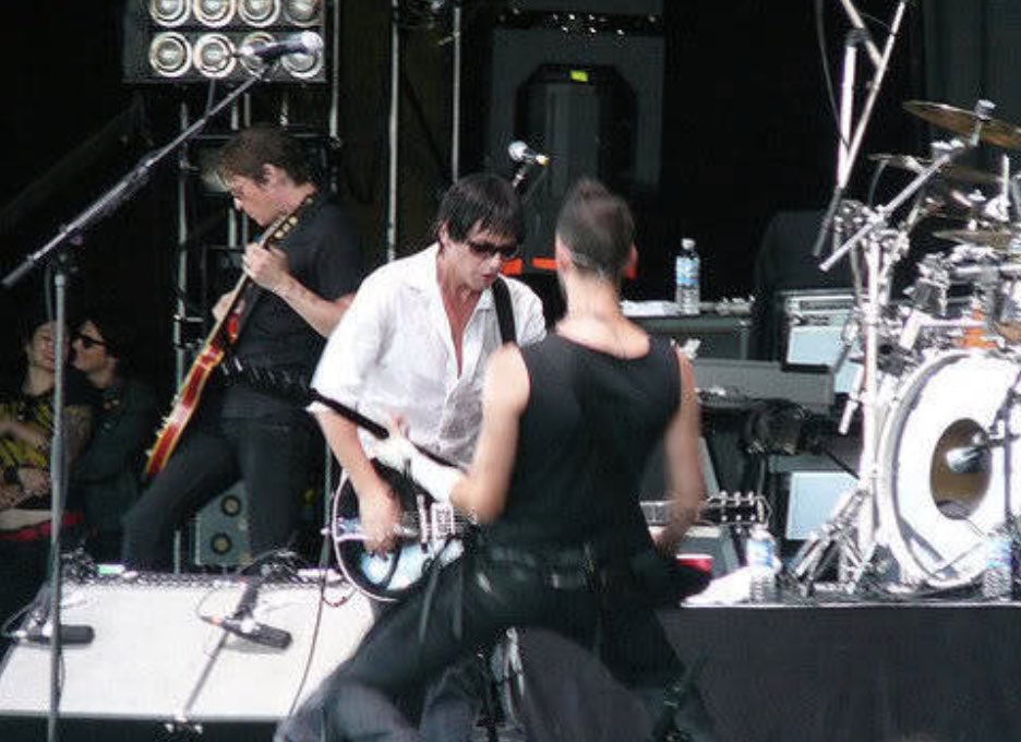 Loveofways's tweet photo. Gerard and Lindsey watching Placebo. Projekt revolution 2007 https://t.co/yjqYgmjAk5