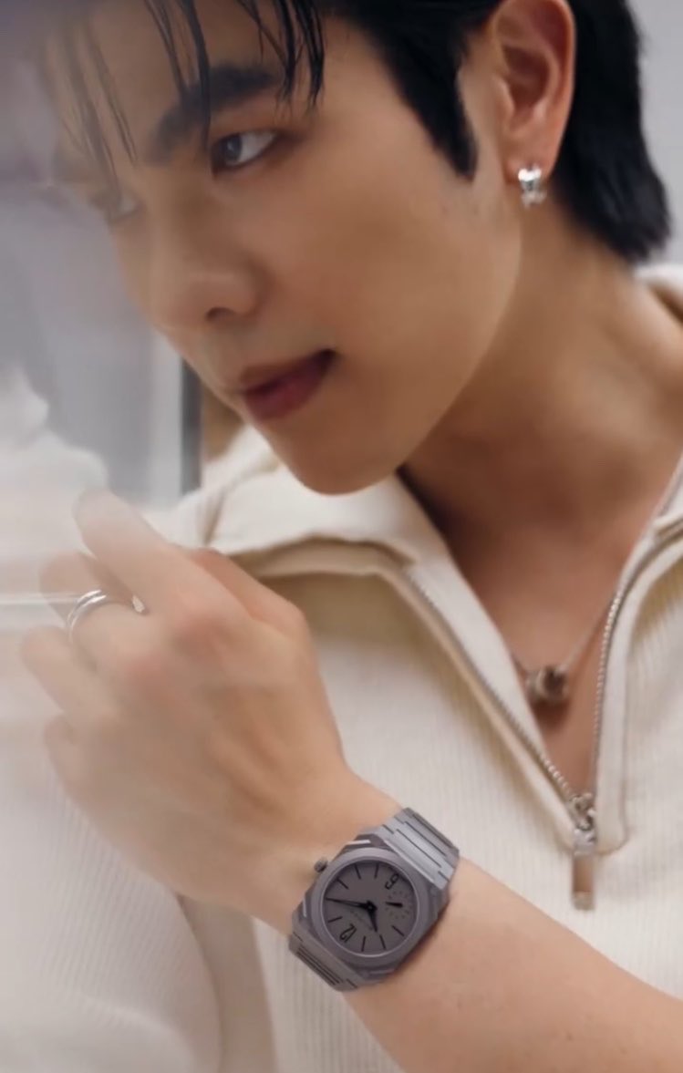 MilePhakphumJFC's tweet photo. 🌹IG Update @milephakphum  ·˖✶

『,,, @Bulgariofficial B.zero1 Endless possibilities… ,,,』

I'm speechless🫠💚

#BvlgariPartner
#MilePhakphum https://t.co/I1niNWpMEm