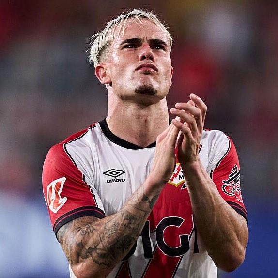 ChelsTransfer's tweet photo. 🚨 🇪🇸 BREAKING: First offer for Pep Chavarría rejected. Chelsea offered €9million + add-ons for the left-back from Rayo Vallecano, whom Xabi Alonso has targeted as a replacement for Marc Cucurella. (via @mundodeportivo) https://t.co/WlmUXabXoY
