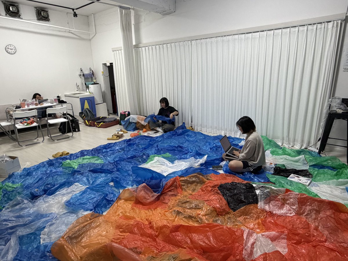 theatre_sinchon's tweet photo. 신촌극장 2026 라인업
[ 장기*기억 2  X  강보름 ]
https://t.co/AMpSeaFycY
-
-
#장기기억2
구성/연출 _ 강보름
무대 _ 박소영, 윤한솔
빛 _ 박혜림
소리 _ 박민희
제작 _ 프로젝트 레디메이드 https://t.co/yWOf7Rw7Lz