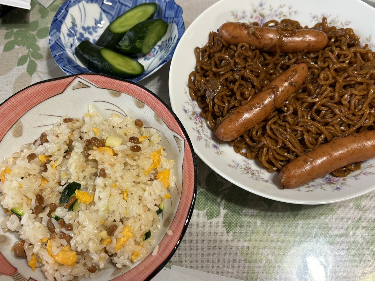 380_hiro's tweet photo. お昼は
コーヒー焼きそば
納豆チャーハン https://t.co/xEF41b01sZ