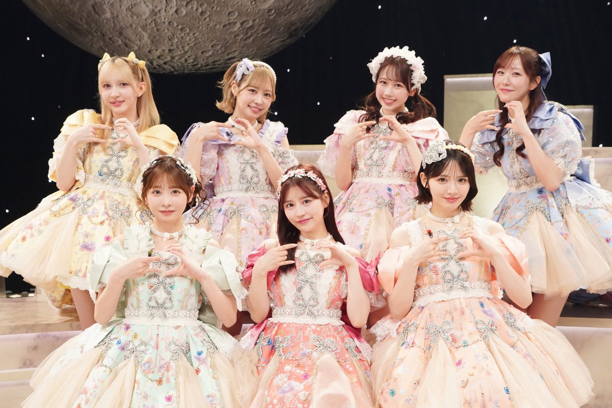 ntv_midnight's tweet photo. #夜の音  6月30日(火) 24時34分から放送！
※編成の都合で放送時間が変更となります。

FRUITS ZIPPERが登場！
ステージ前での写真をお届け��� https://t.co/hbU2gUhB4G