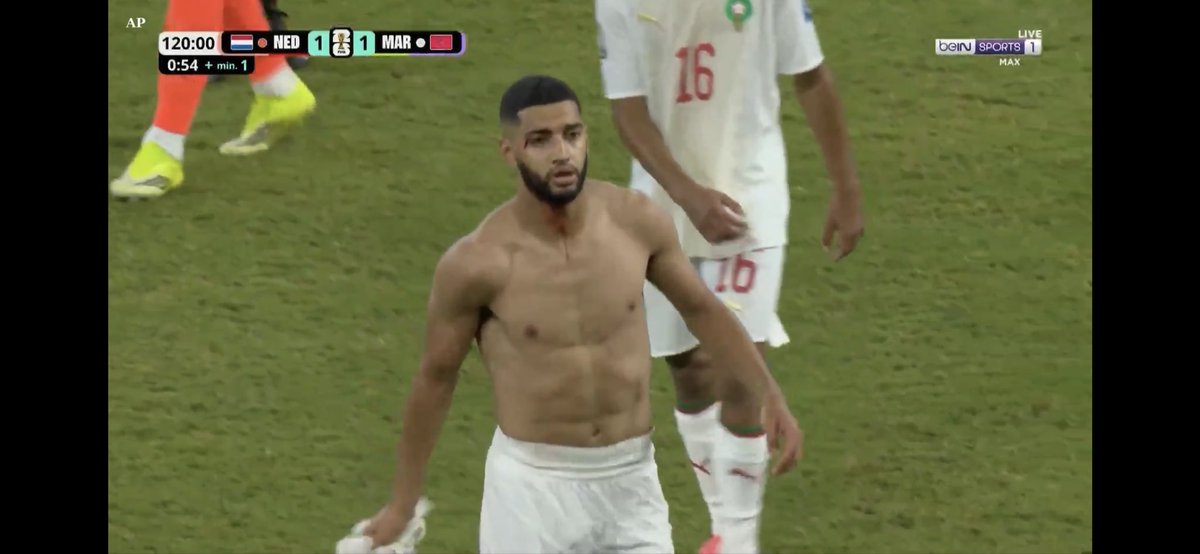 nineleven699's tweet photo. un de mes plus grands rêves cest de finir joueur pro pour l’algérie avec le maillot plein de sang dans un gros match https://t.co/NPu204R0Nr