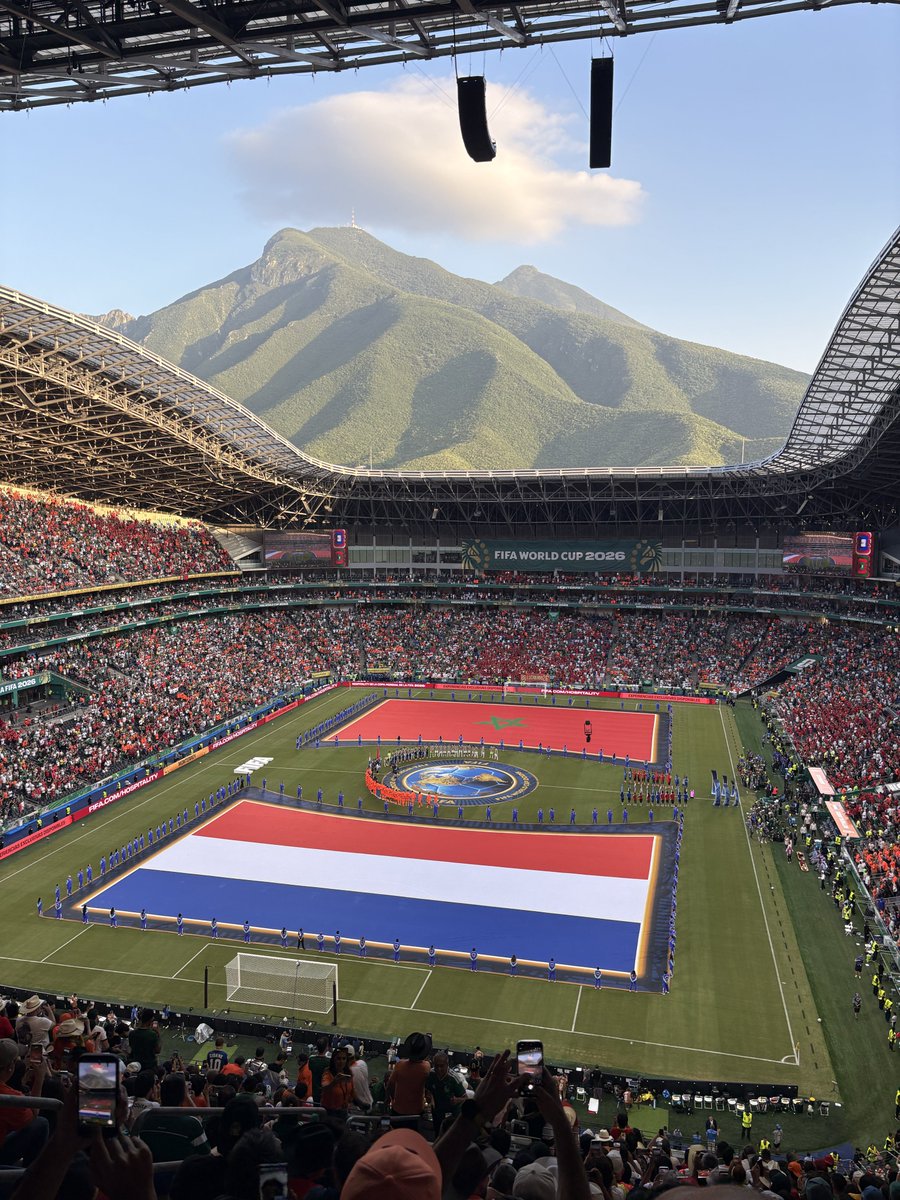FutConAlex's tweet photo. La vista más hermosa que tiene un estadio EN EL MUNDO. Y no lo voy a discutir con nadie.
#Monterrey
#FIFAWorldCup https://t.co/76UNxAC3N8