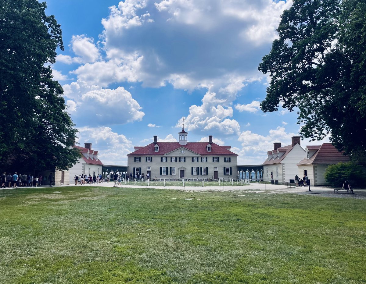 _ApeRoom's tweet photo. I was in D.C. a couple weeks ago, and I had the fortune of visiting Mount Vernon while I was there. Gorgeous estate with some of the lushest and largest vegetation I’ve ever seen (I say this as someone from Arizona). I’m thrilled I was able to be there on this year of all years. https://t.co/jER9VDiU9N