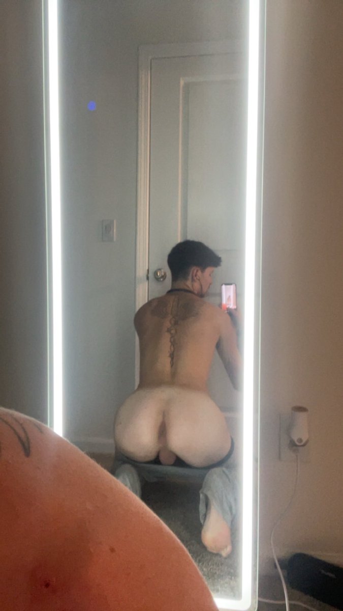 Cole2wet's tweet photo. How a pretty and big dick gets me. https://t.co/wYX3TZv77R