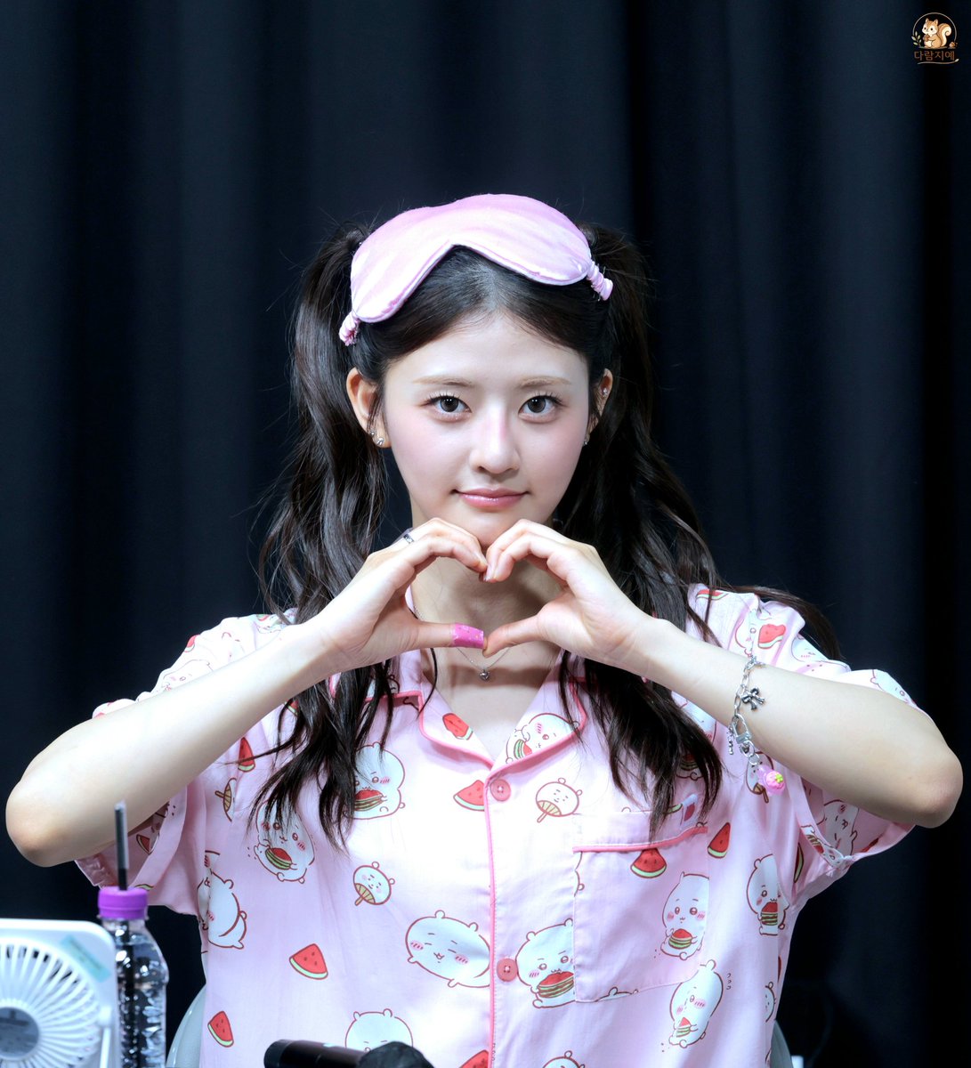 KIIRASJiYe's tweet photo. #키라스 #KIIRAS 
#하린 #Harin 
키라스 민주 🫶 🩷
260628 일
팬싸인회 https://t.co/s6z7eoOfpE