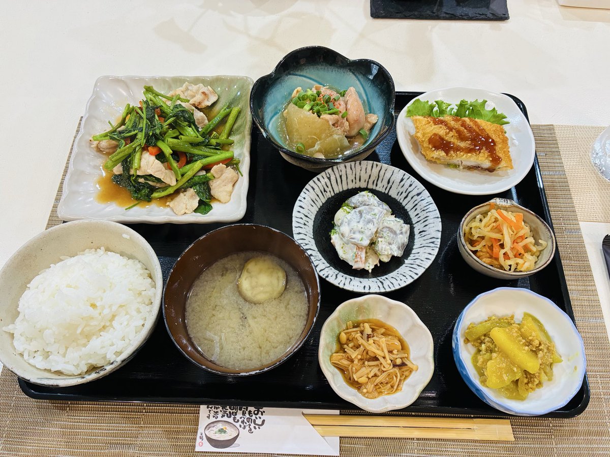yuri2_0731's tweet photo. 今日も仕事で外出したのでランチは織々さんで。何度も通ってますが、同じモノを食べたことがない😊
#おばんざいダイニング織々 https://t.co/wF18KQyc68