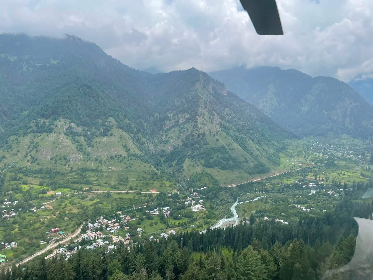 listenshahid's tweet photo. Time shapes mountains; humility shapes humanity. #Himalayas https://t.co/cAnoND8Hs1