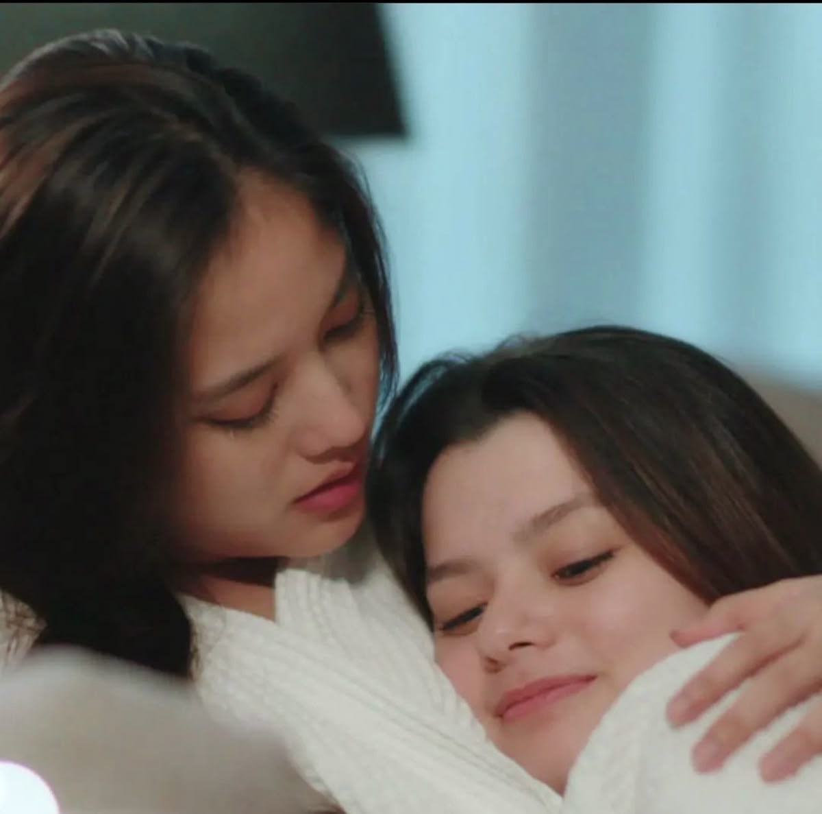 srchaboss's tweet photo. In all universes their safe place is to sleep together 😭🤍 #ฟรีนเบค‌ #FreenBecky‌ https://t.co/YooGZcXu33