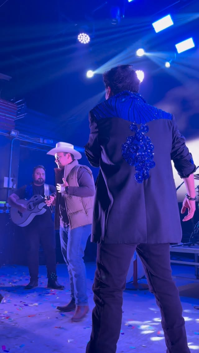jorgehdeleon's tweet photo. Una noche increíble en la Feria Internacional Querétaro 2023
¡Aquí Nomas! @lamejorqro92.7 https://t.co/0nJ02WCGR9