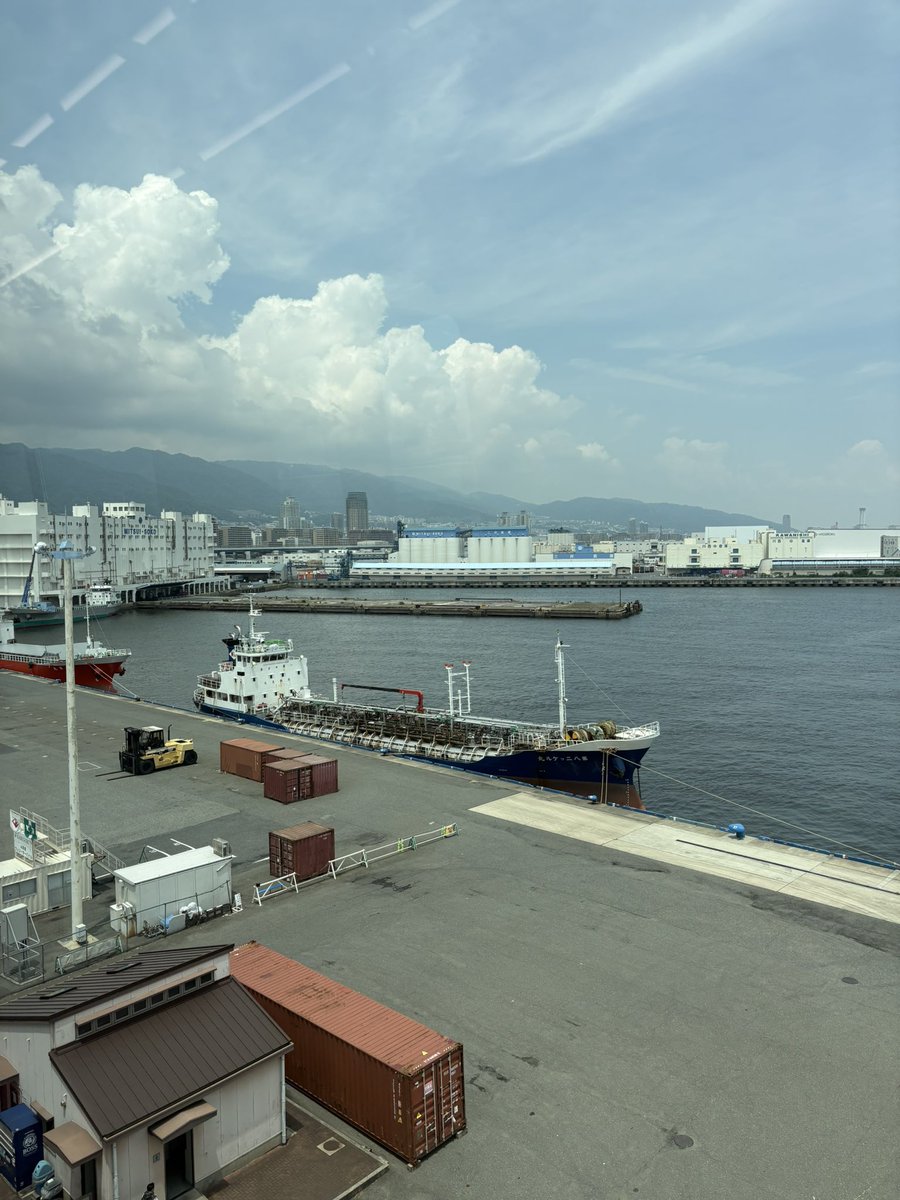 crankshaft_yase's tweet photo. プロダクトタンカーですかね
船のいる港🚢の景色好きです
#神戸ポートアイランド https://t.co/a6c2gx2yzf