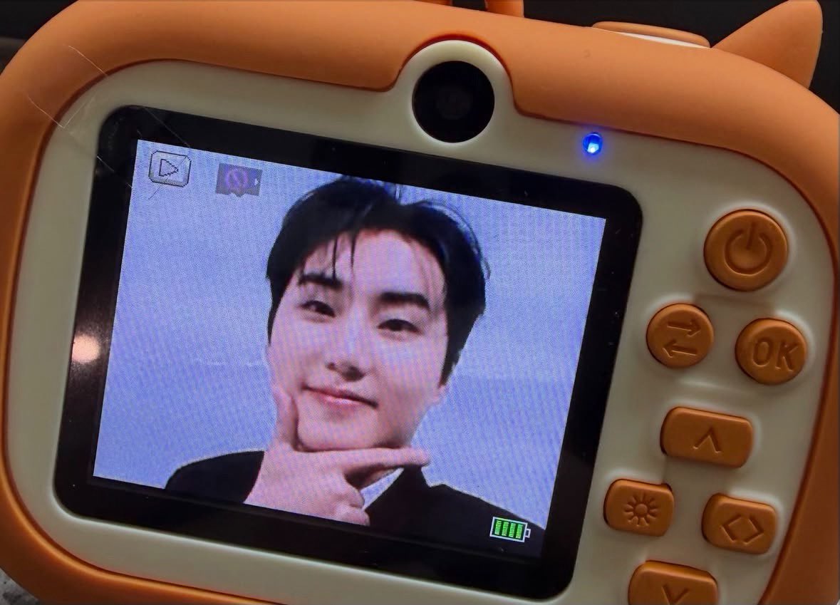 Silk__yp's tweet photo. 카메라에 셀카 들어있나봄 너미 기엽어 https://t.co/VS46tVac4b