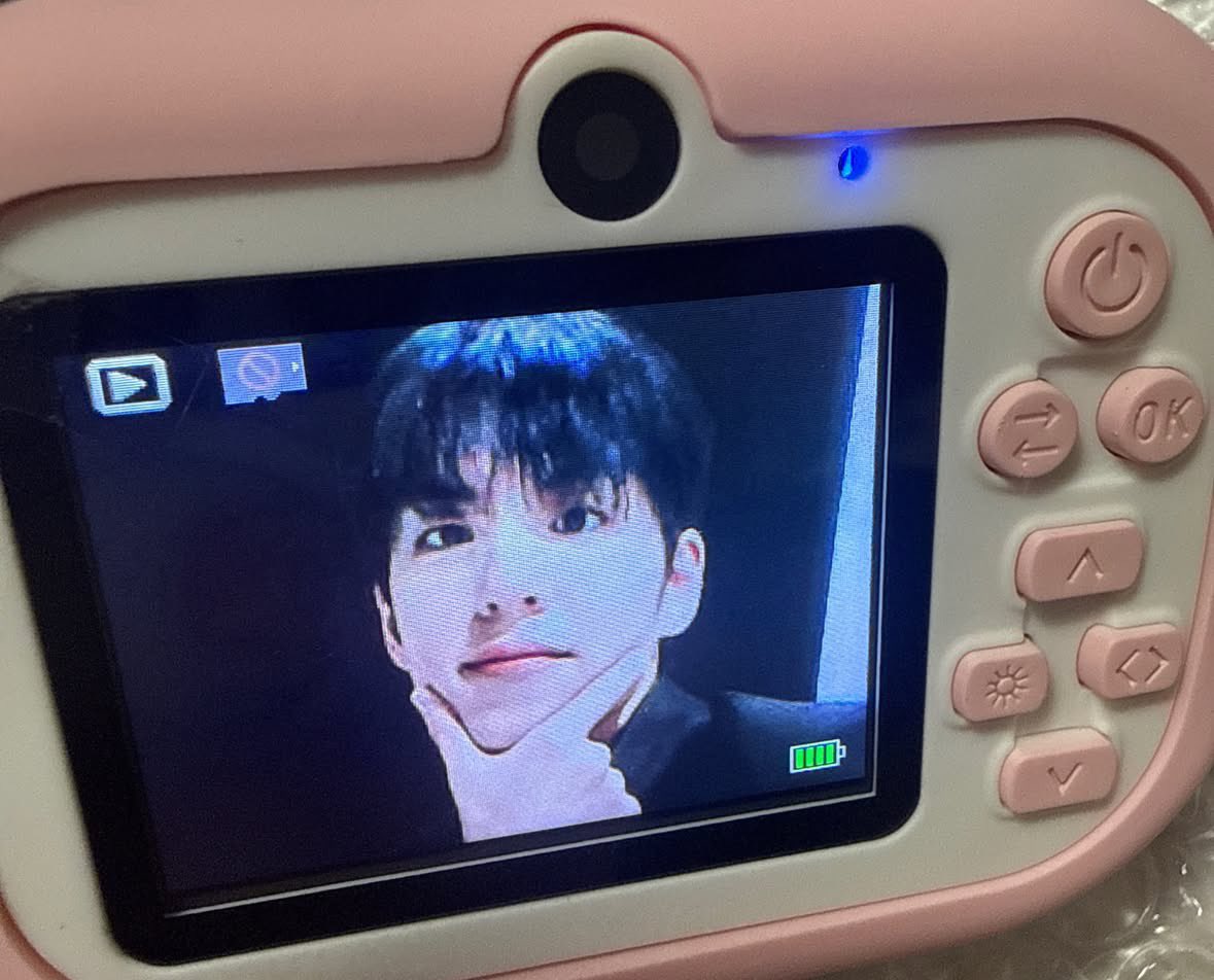 Silk__yp's tweet photo. 카메라에 셀카 들어있나봄 너미 기엽어 https://t.co/VS46tVac4b