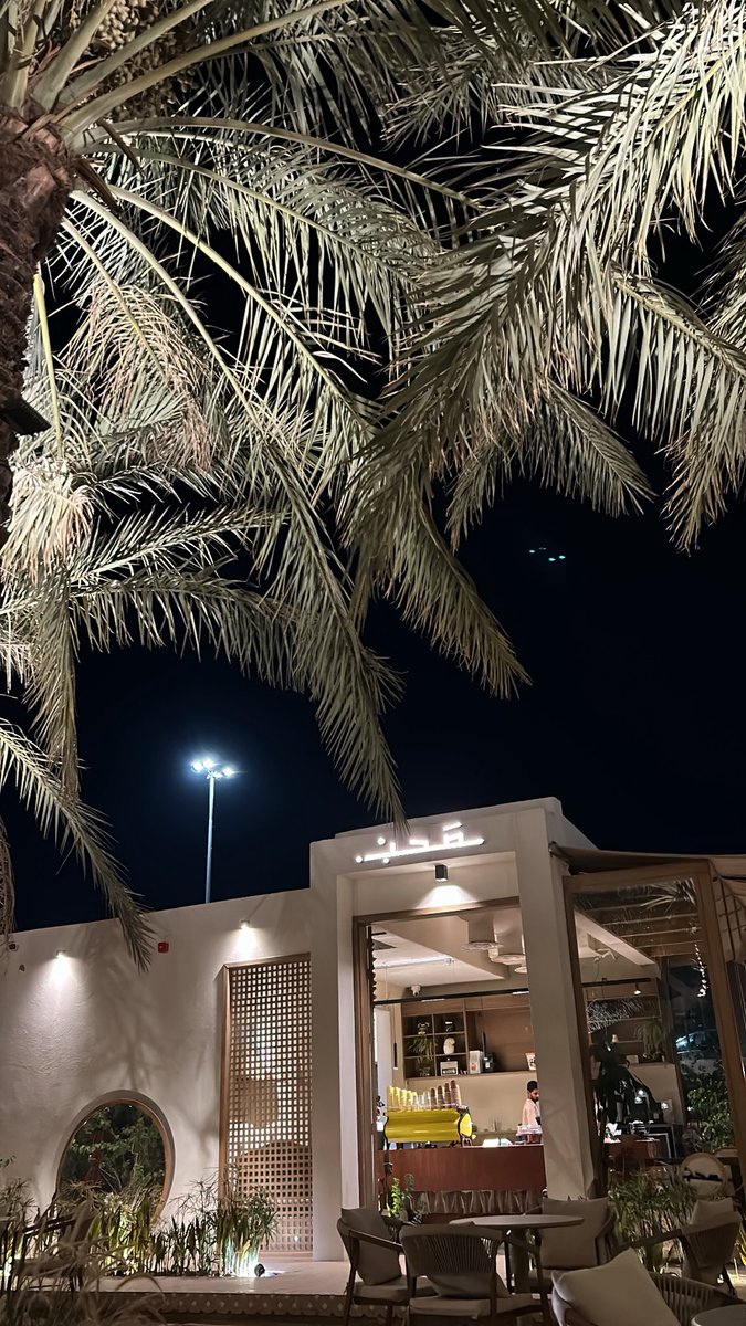 _nvcx's tweet photo. لولاك ما زار القمر 
     ليّل الأحباب 
           ❣️ https://t.co/zfgNogFwAF