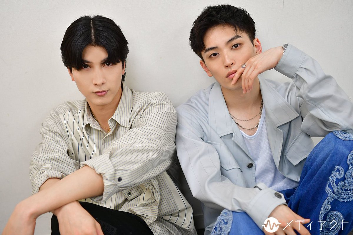 mediact_info's tweet photo. 【インタビュー】
「全身全霊でお届けします」寺田友哉＆速川大弥　
ミュージカル『テニスの王子様』4thシーズン 全国大会 青学（せいがく）vs立海 前編

写真12枚掲載！
https://t.co/HQ1SxliTcL
チェキプレゼント企画あり！
※詳細はリプライをご確認ください

#テニミュ #寺田友哉 #速川大弥 https://t.co/GuYy8VQmcl