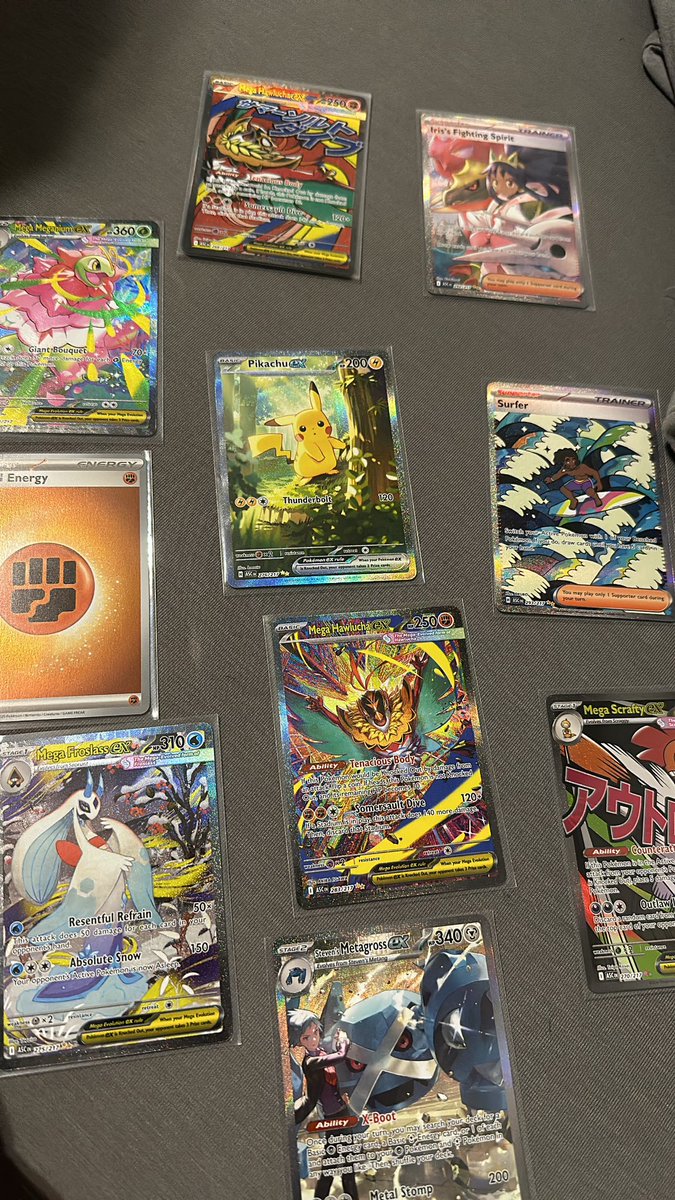 BxdKxd's tweet photo. @pokehuntdotfun Always ripping it I got lucky on my first etb 🙏 https://t.co/ebePP4aTGz
