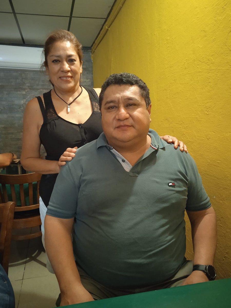 rendonsex1's tweet photo. Foto con el Marido, foto para mi... una mujer casada con facebook seguro caera ser infiel. https://t.co/w2CagepqlT
