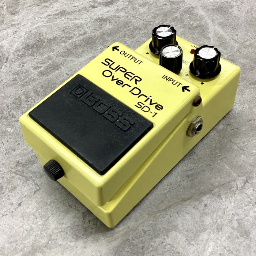 7454Studio's tweet photo. このポスト、バースデーイヤーのBOSS SD-1をMNGした報告予定だったのだけど。ただでさえ誕生日や出身地を晒しているのに生年まで晒したら個人情報ばら撒き過ぎでは？となり詳細は控えることに🫥でも、ビンテージのSD-1ゲットです🙌 https://t.co/rD0mLEOwu4