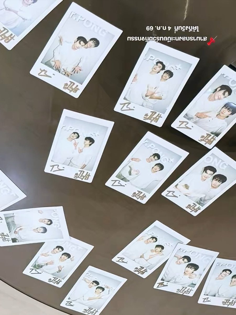 _thanutrot's tweet photo. WHAT THE FUCKK SO THEEWAVE TOOK A LOT OF POLAROID SELCAS???? https://t.co/7pWwcafAeU