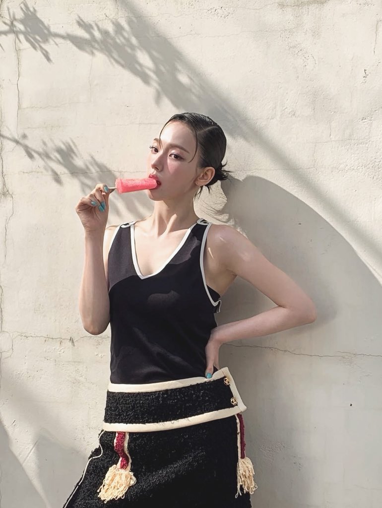 niminyoo's tweet photo. Pink popsicle kind of mood. https://t.co/JNdBfYfsb2