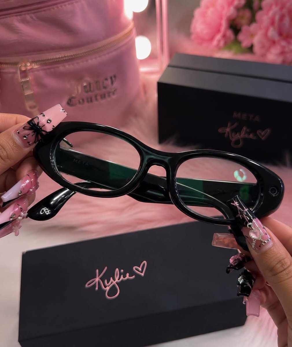 niy2pretty's tweet photo. These Kylie Meta glasses are teaaaaaa you better get you some https://t.co/kLKoBE1Gno