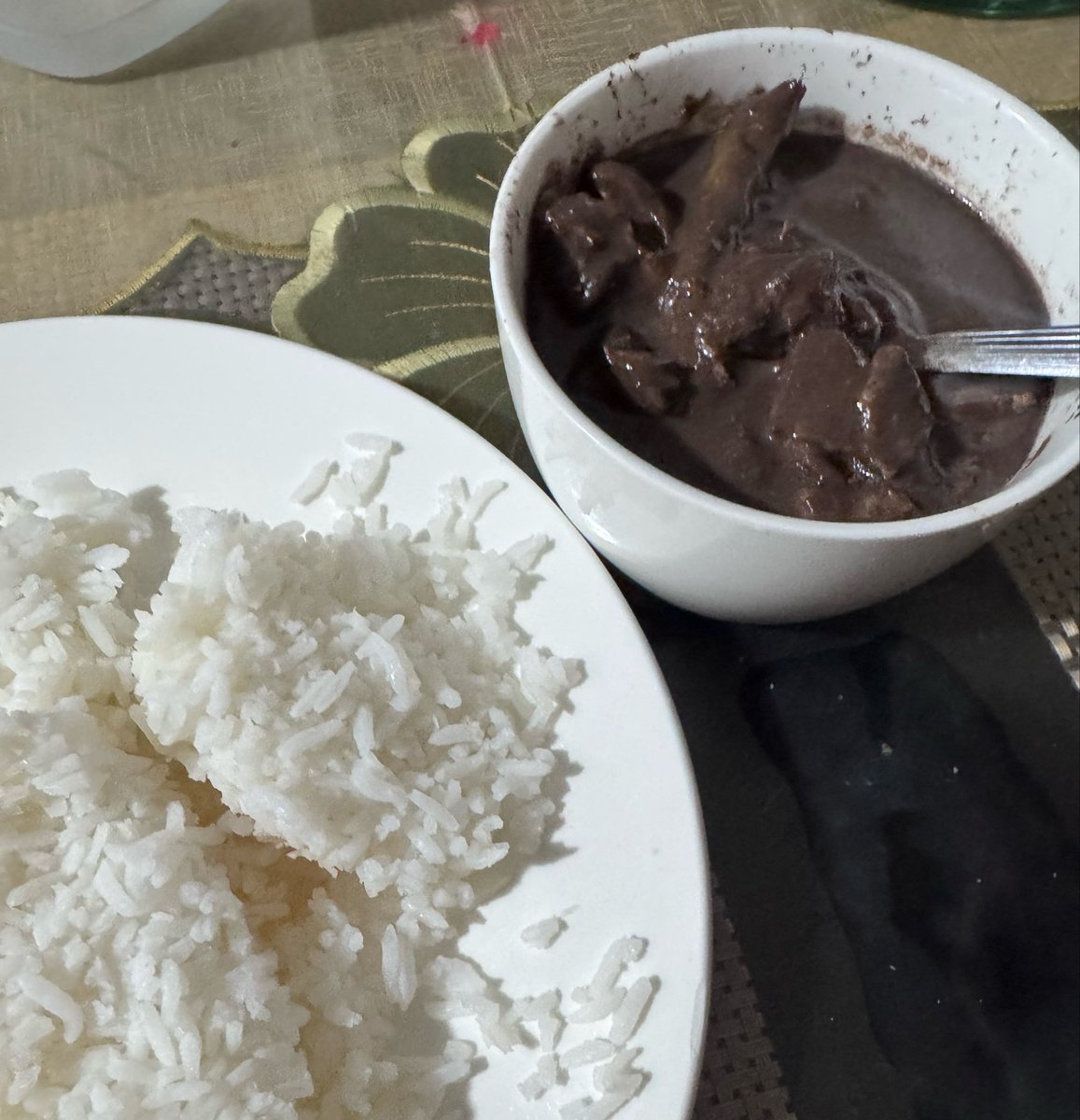 MacuNars's tweet photo. sa mga nasa rally sa EDSA baka hindi pa kayo kumakain....kain tayo, lunch na!!! https://t.co/13m18yLtgV