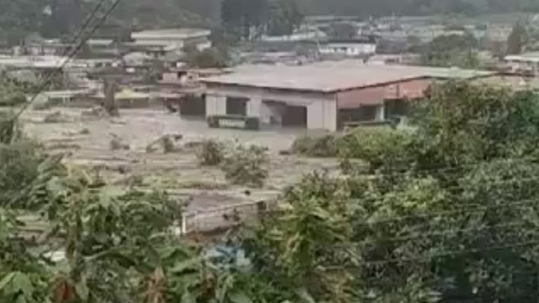 noticierovv's tweet photo. #Nacionales | Más de 100 familias damnificadas por las lluvias en Portuguesa

Amplía la información aquí: https://t.co/aQ7bF8DwjP

#NoticiasVenevision #30Jun https://t.co/YqnoKrfbRy