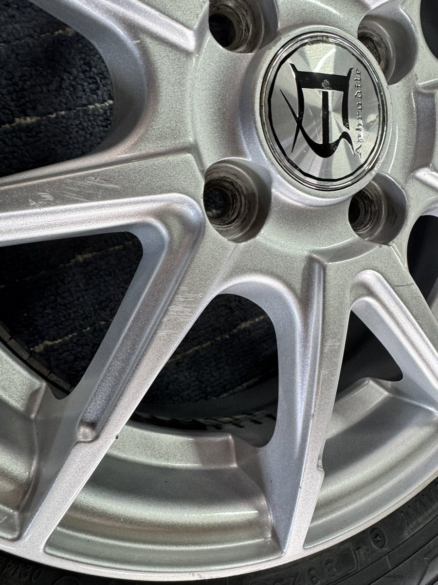 TIREBLAST's tweet photo. 『お買い得！』
スタッドレスタイヤ
155/65R14 ヨコハマ IG80
2025年製造！9.5分山！
アルミホイールセットで
4本税込48000円です！
ヨコハマタイヤのプレミアムタイヤです
通常新品セット価格だと8~9万円なのでかなりオススメ！ https://t.co/cbTYJzdAui