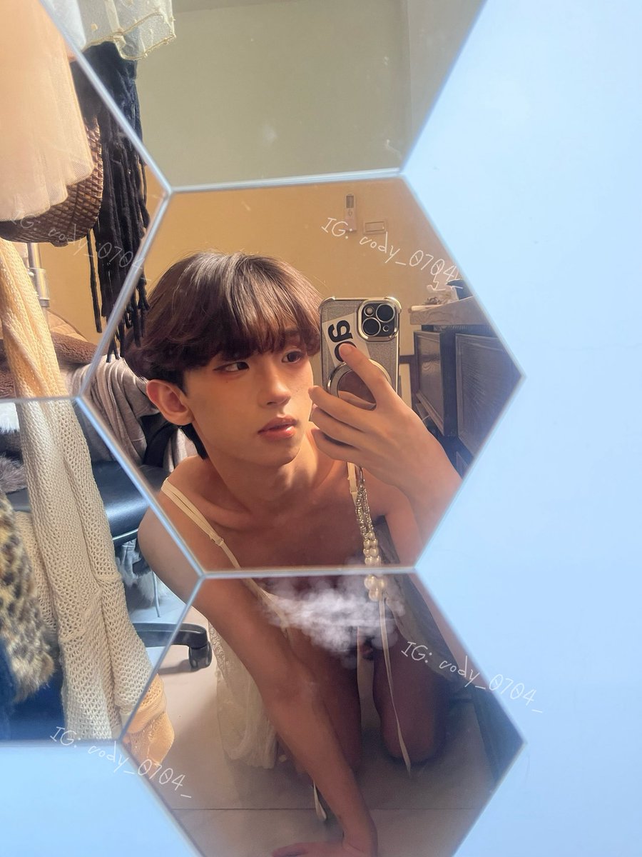 cody_0704_'s tweet photo. 我 的 羽翼
與
他 的 羽翼

縱橫  交錯

我 的 珍珠 
與 
他 的 珍珠

互相  碰撞 https://t.co/ynUQNEk3rY