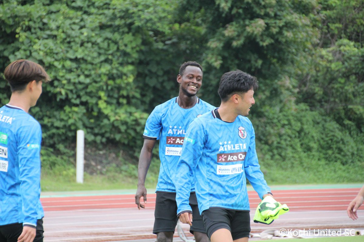 kochi_United's tweet photo. 【6/30(火) トレーンングPhoto⚽️】

新加入選手・スタッフも続々と合流🤝

#高知ユナイテッドSC https://t.co/HGIqeg3Fs5