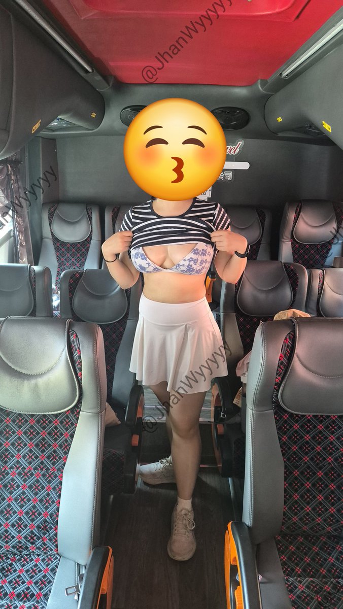 JhanWyyyyy's tweet photo. (重發)
這篇被說違反規定刪文了😭
再發一次😓
🫠🫠🫠🫠🫠🫠🫠🫠
出國時趁遊覽車前面的人不注意🥵
刺激😆
#分享女友 
#露出 https://t.co/nS57HAPDDs