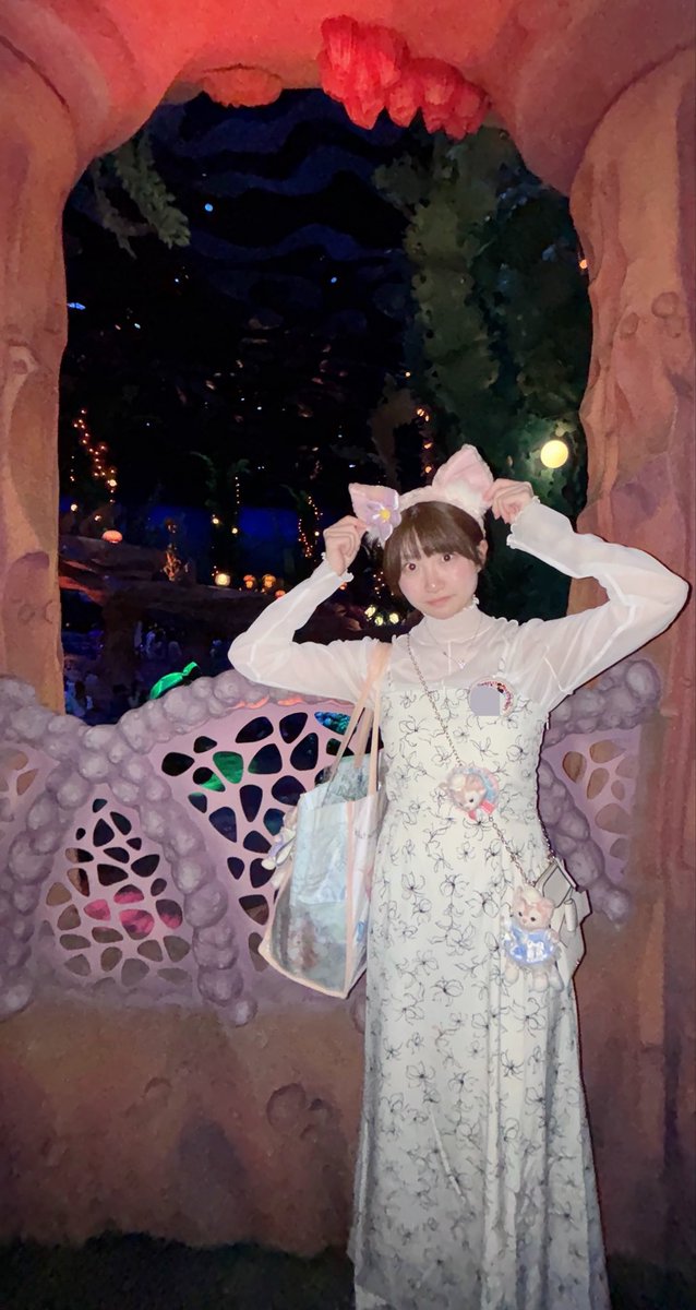 tpawh626's tweet photo. お誕生日ディズニーしてきた🐭🌋🌎
雨降ったり止んだりだったけど、乗りたいもの食べたいもの制覇できたので満足🥳
初めてお誕生日シールをつけてたのでキャラやキャストさんからたくさんおめでとうって言われて最後は逆に気まずくなってた🤣
次は8月に行くのでその時はパレード見れたらいいな🥺 https://t.co/eg4IV2zYI0