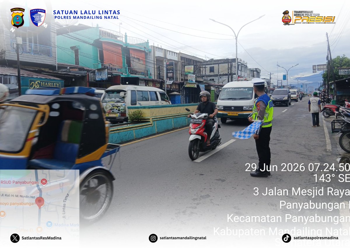 ResSatlantas's tweet photo. Personel Satlantas Polres Madina melaksanakan kegiatan pengamanan dan pengaturan arus lalu lintas Pos Padat Pagi, guna antisipasi terjadinya kemacetan dan laka lantas sehingga terciptanya Kamseltibcar Lantas yang kondusif di wilayah hukum Polres Madina. https://t.co/X3v2acPCbx
