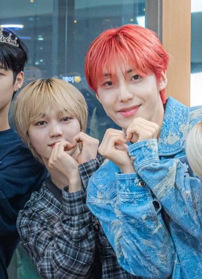 eunhosama's tweet photo. I’ll miss leaderz😭 https://t.co/7MpTc6akZX