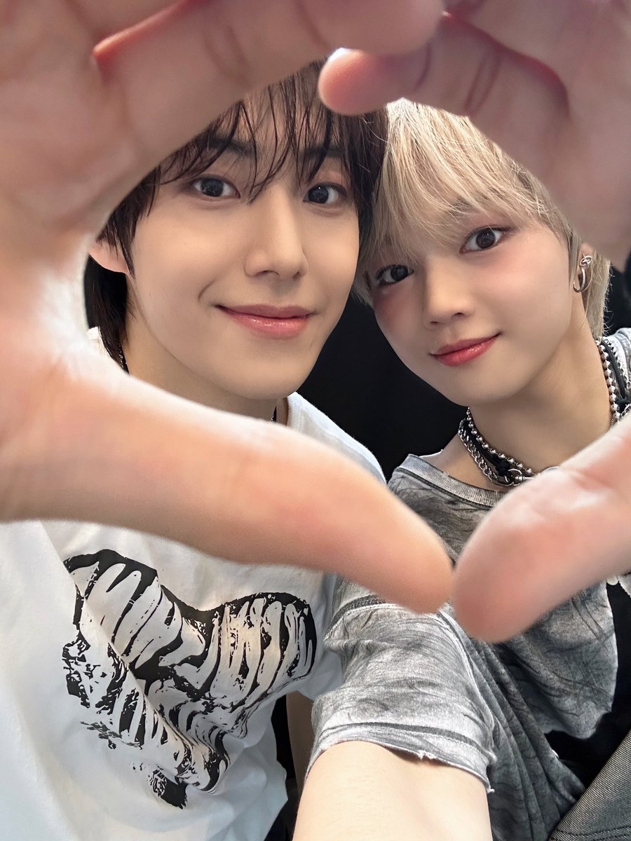 eunhosama's tweet photo. I’ll miss leaderz😭 https://t.co/7MpTc6akZX