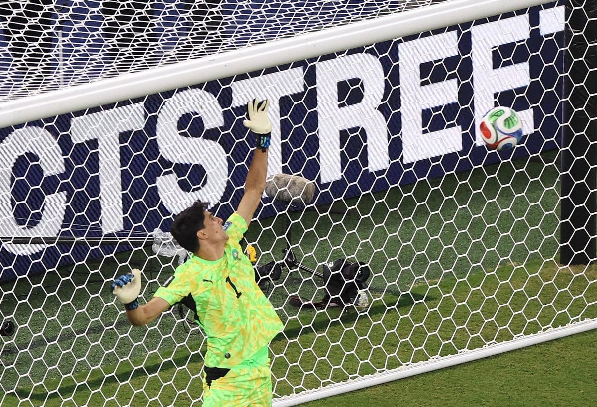 hilalstuff's tweet photo. دائمًا بونو ..
دائمًا أمان ❤️

#FIFAWorldCup https://t.co/x36rQq0cDR