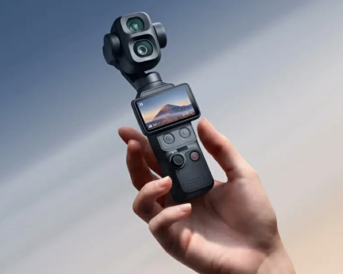 AIRSTAGEsapporo's tweet photo. 📸 DJI Osmo Pocket 4P 登場！
手のひらサイズとは思えない高画質撮影を実現。
旅行やVlog、イベント撮影まで、気軽にプロ品質の映像が残せます。
✅ コンパクトで持ち運びラクラク
✅ ジンバル搭載でブレの少ない滑らかな映像
✅ 初心者でも簡単操作
気になる方はお気軽にお問い合わせください！ https://t.co/qIRiG7cqBZ